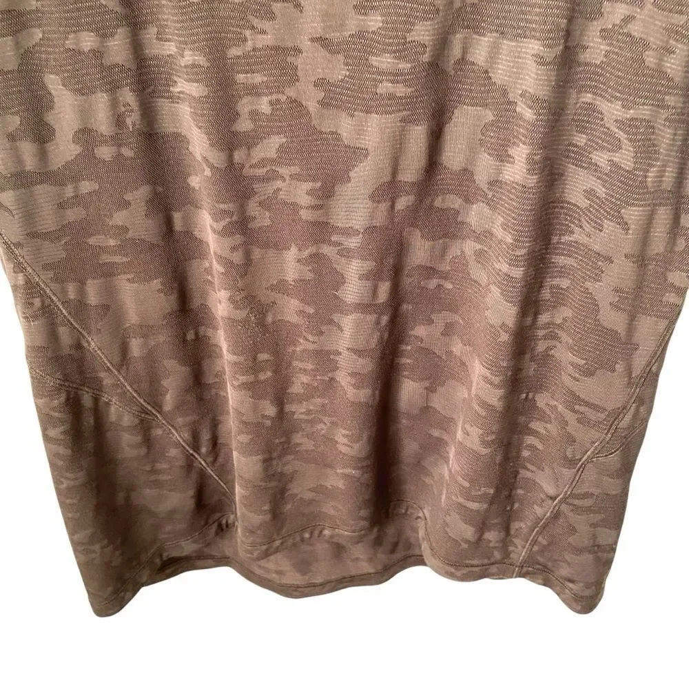 Lululemon Miles Ahead Short Sleeve (Camo) in Size 4